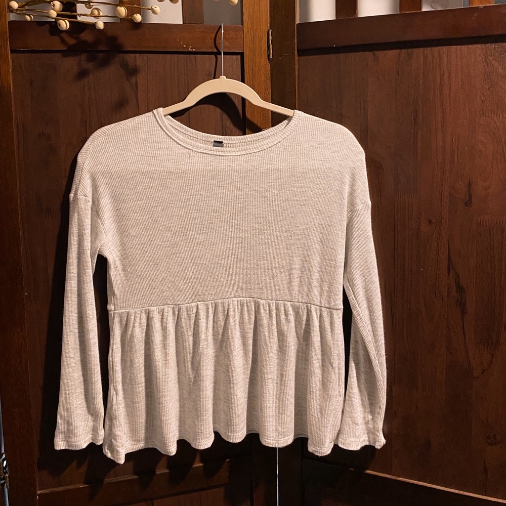 Size Youth large(Fits more like a women’s xs/s) white baby doll top!